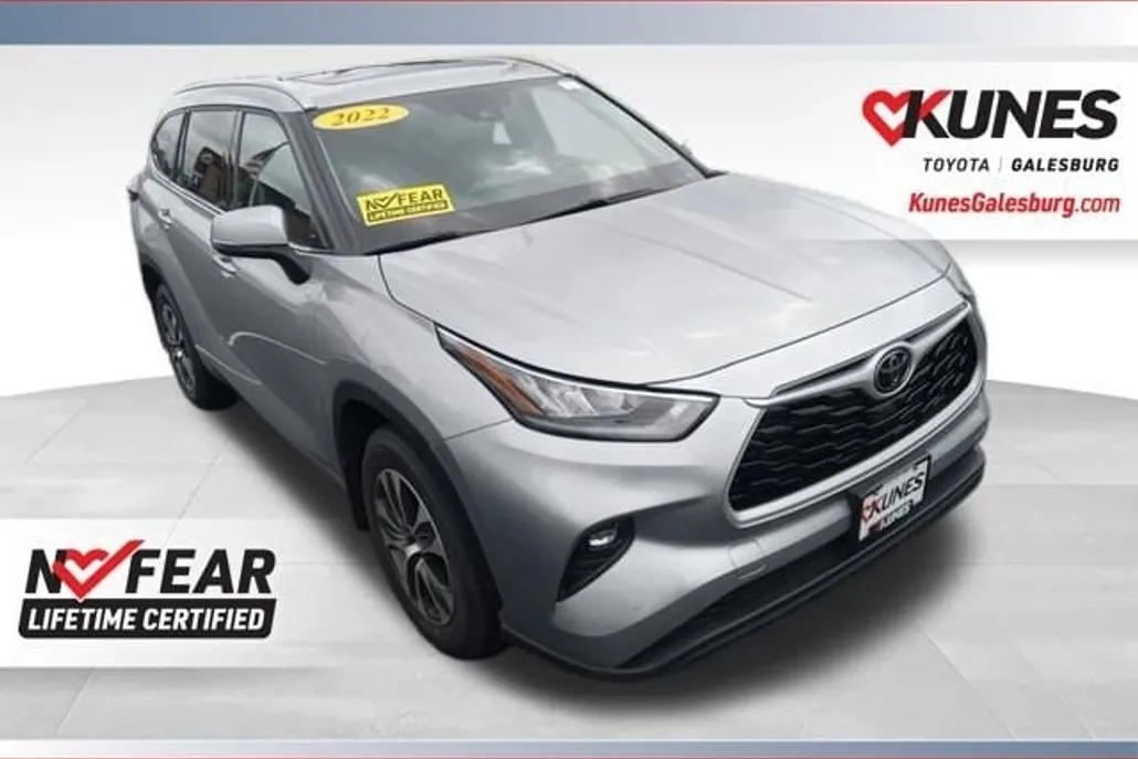2022 Toyota Highlander XLE photo 1