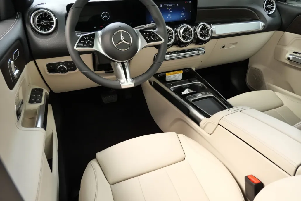 2026 Mercedes Benz GLB 250 4MATIC photo 1