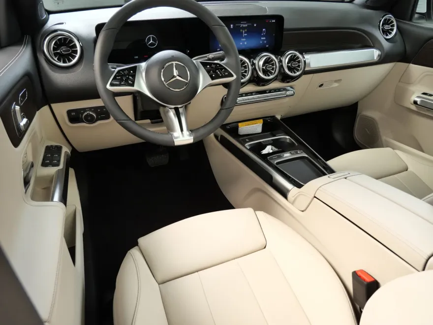2026 Mercedes Benz GLB 250 4MATIC photo 1