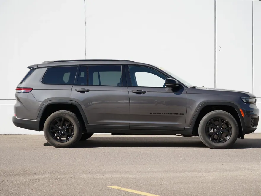 2024 Jeep Grand Cherokee Altitude photo 1