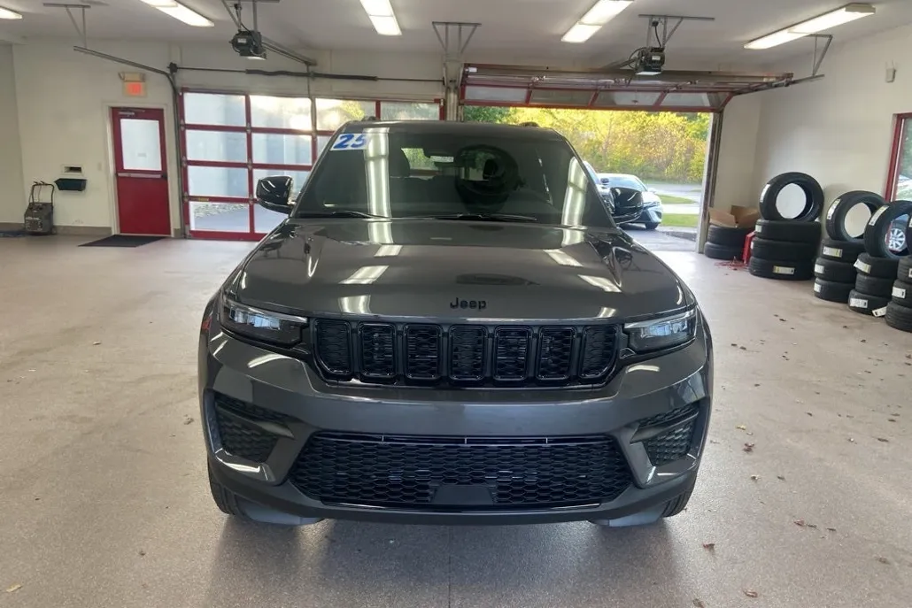 2025 Jeep Grand Cherokee Altitude X photo 1