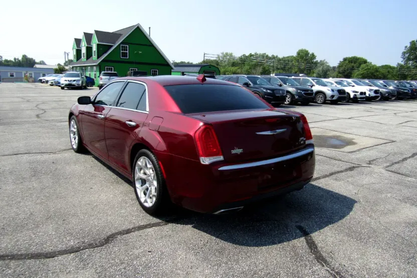 2017 Chrysler 300 C Platinum photo 1