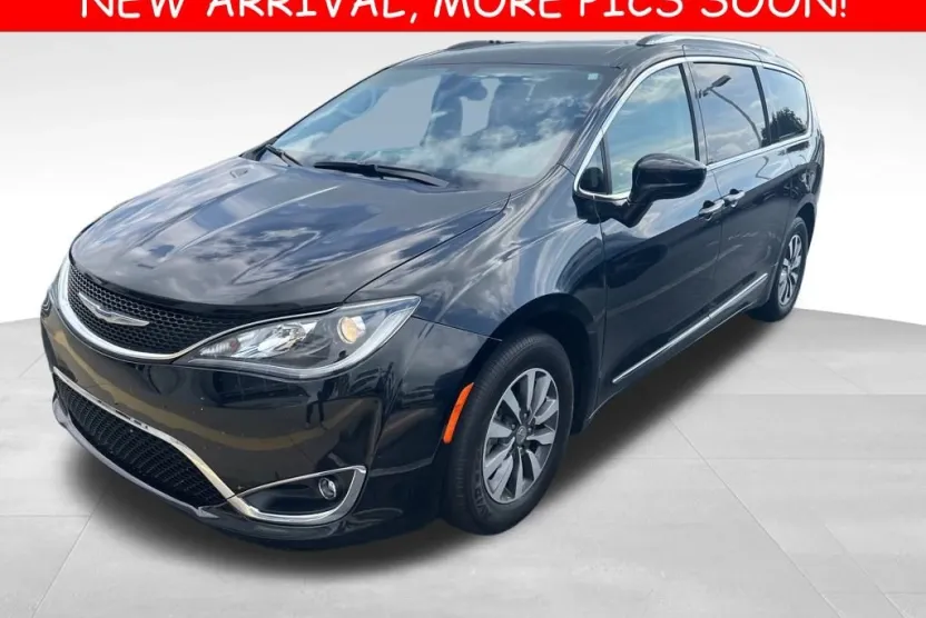 2020 Chrysler Pacifica Touring Plus photo 1
