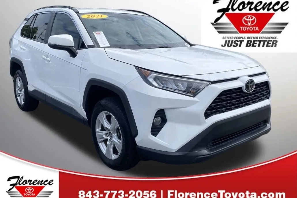 2021 Toyota RAV4 XLE photo 1