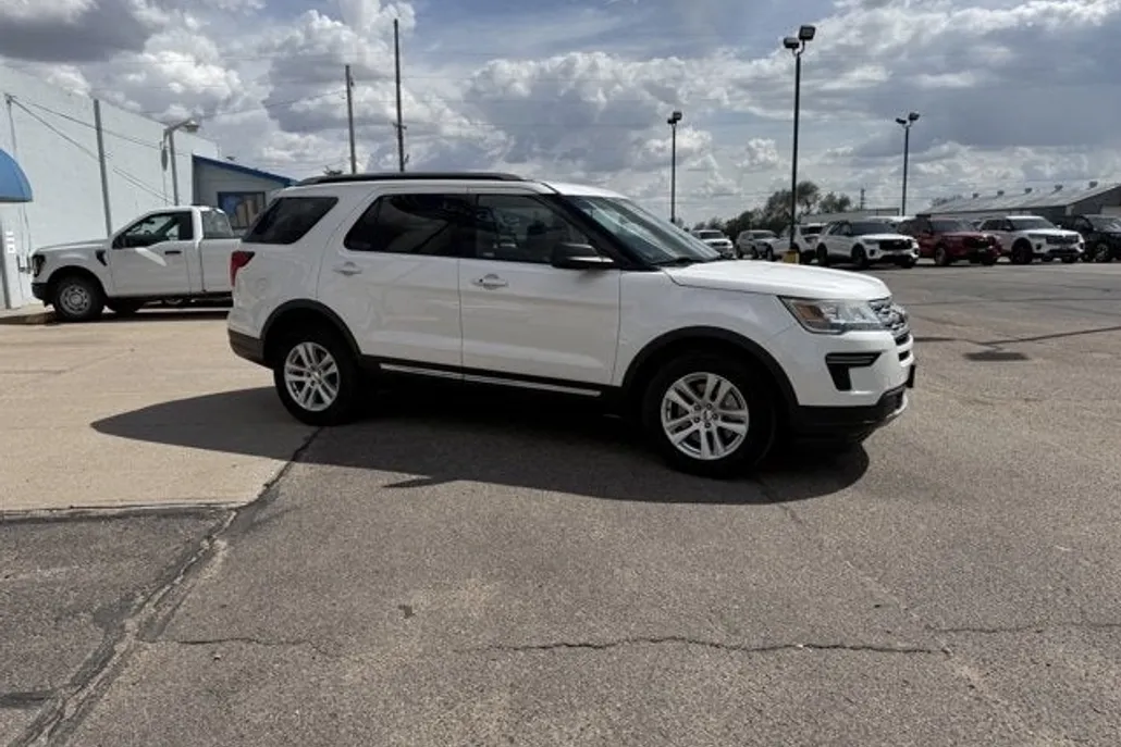 2018 Ford Explorer XLT photo 1