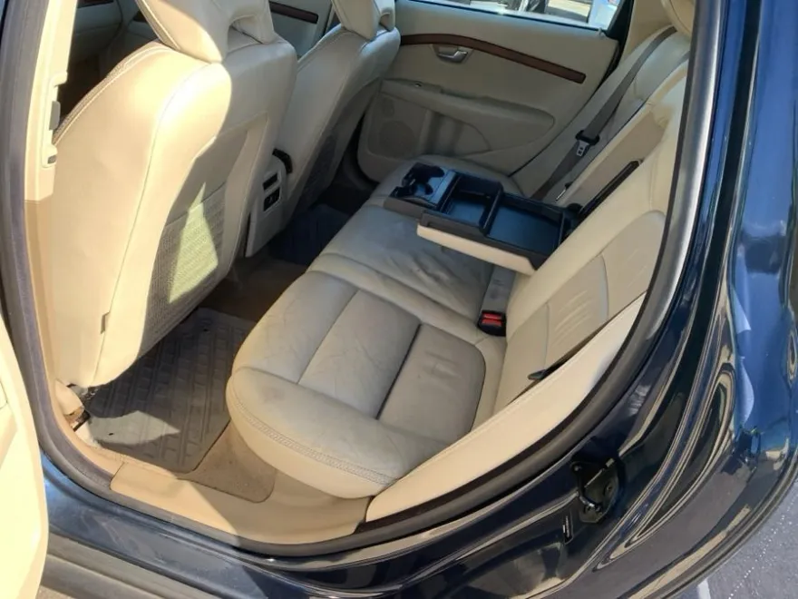 2010 Volvo XC70 photo 11