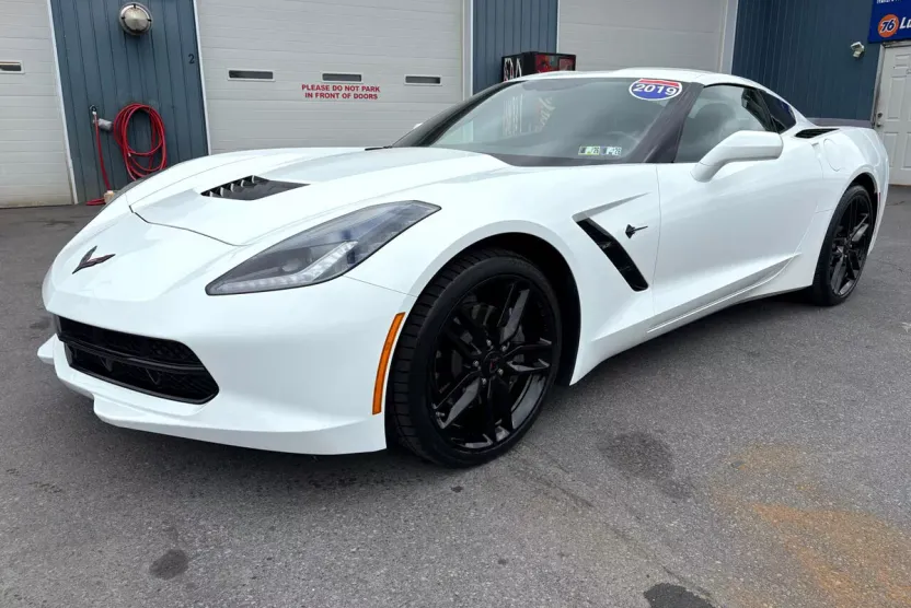 2019 Chevrolet Corvette Stingray 1LT photo 1