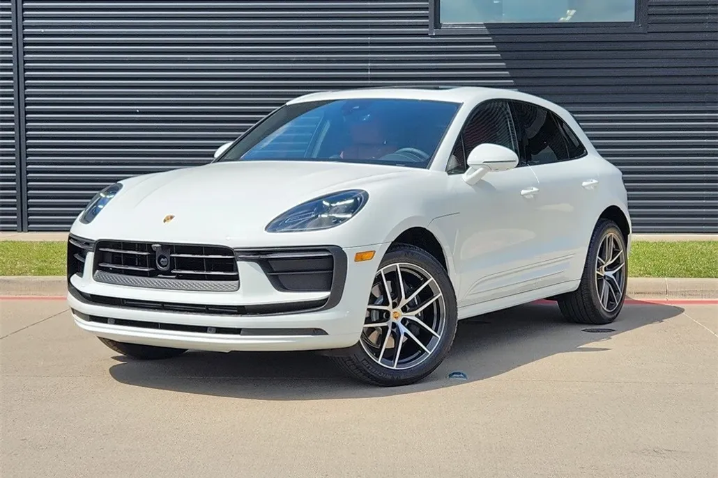 2025 Porsche Macan T photo 1