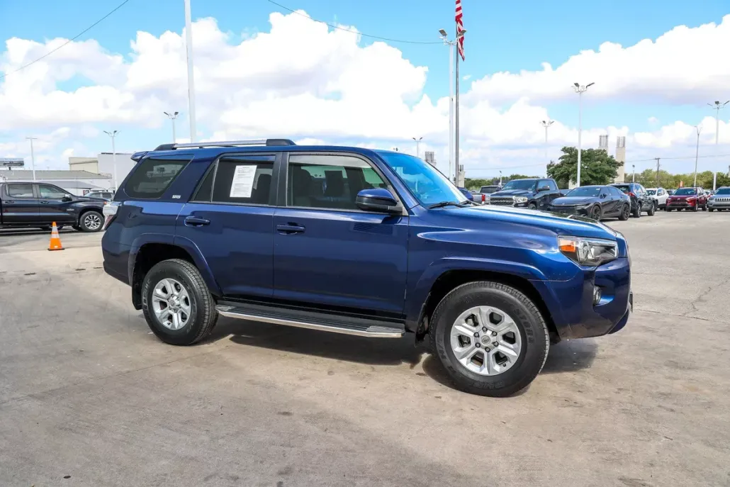 2022 Toyota 4Runner SR5 photo 1