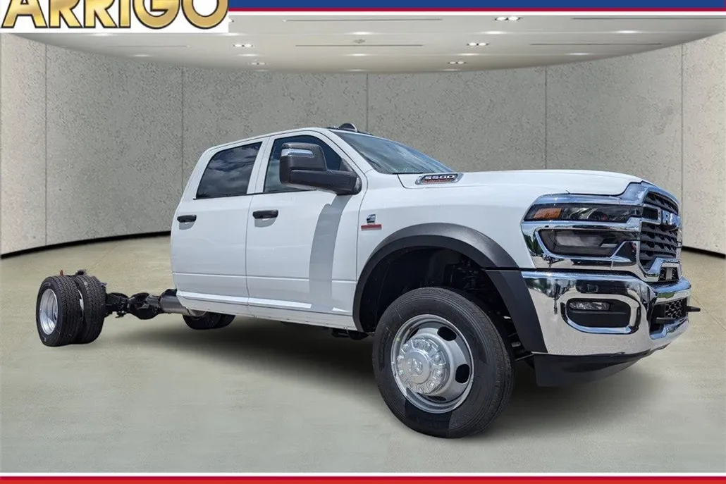 2025 Ram 5500 Tradesman photo 1