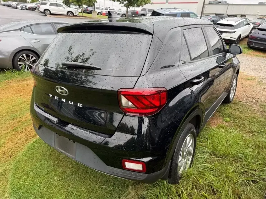 2022 Hyundai Venue SE photo 1