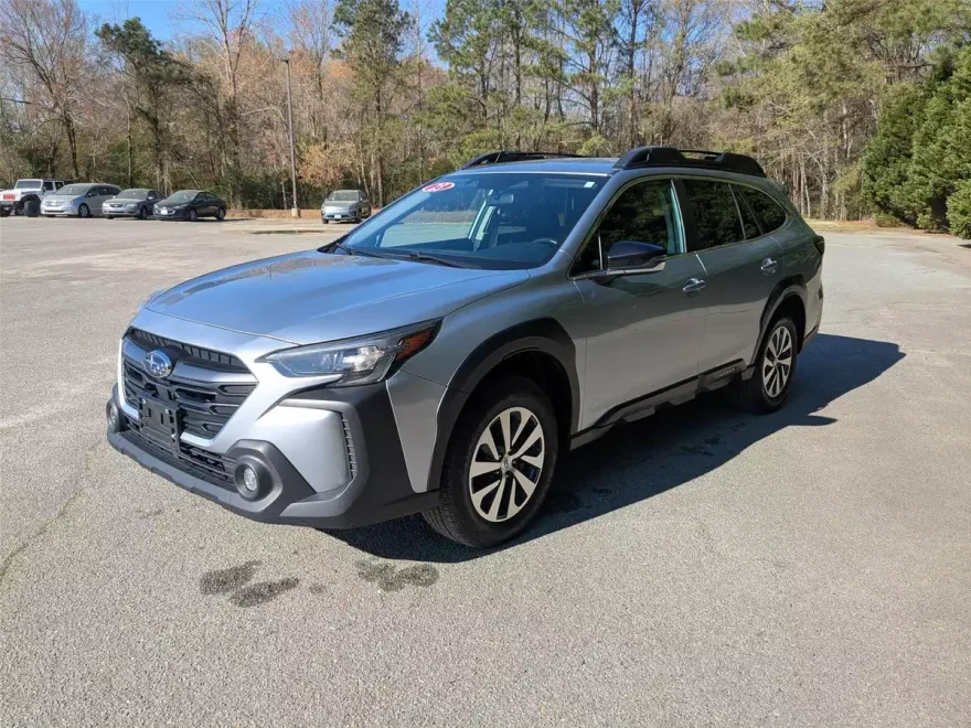 2023 Subaru Outback Premium photo 1
