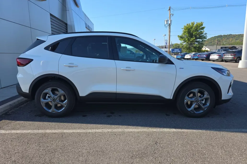 2025 Ford Escape ST-Line photo 1