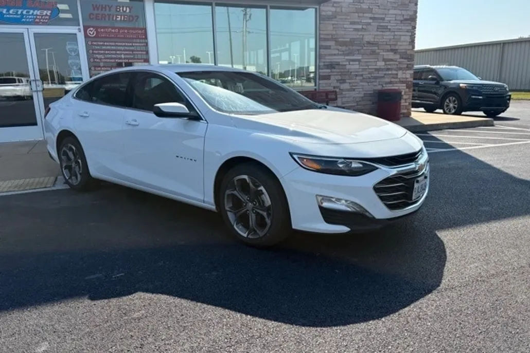 2024 Chevrolet Malibu 1LT photo 1