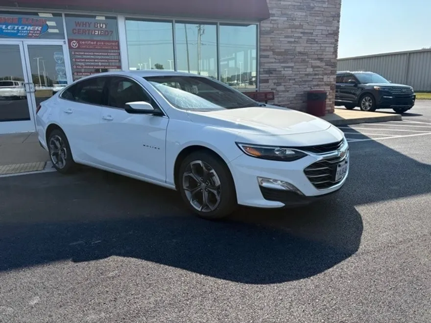 2024 Chevrolet Malibu 1LT photo 1