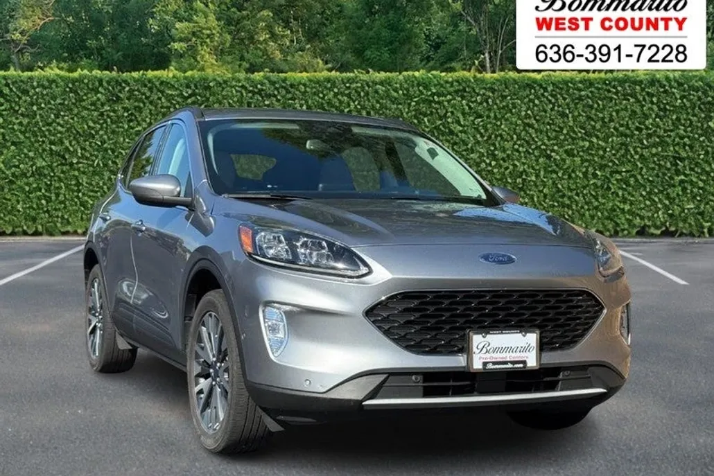 2021 Ford Escape Titanium Hybrid photo 1