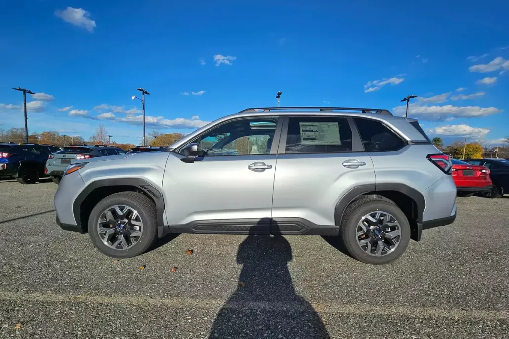 2025 Subaru Forester Premium photo 1
