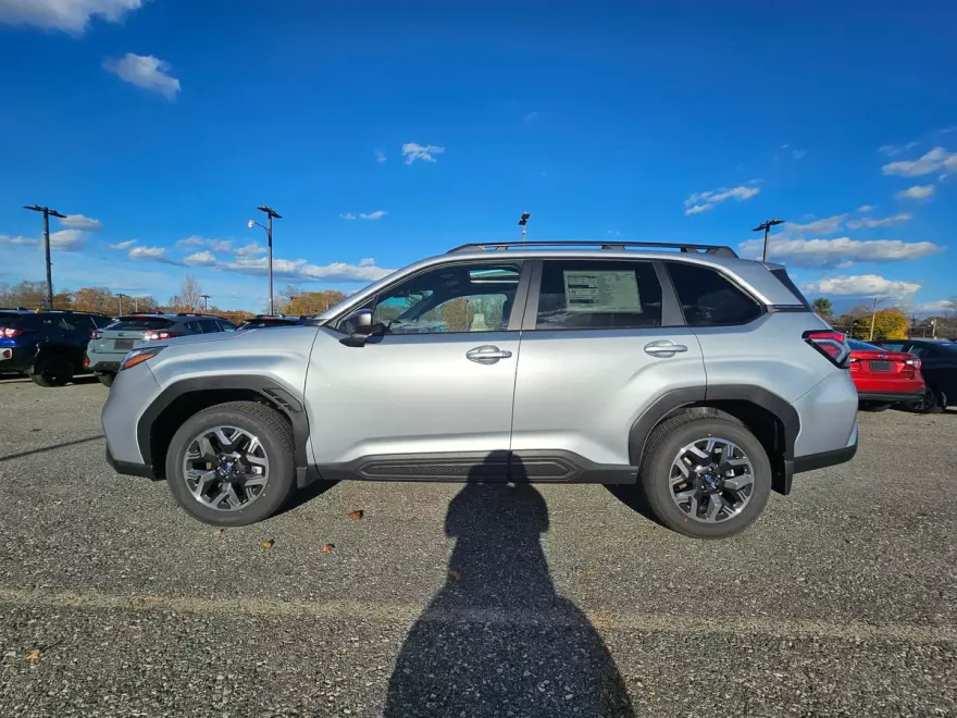 2025 Subaru Forester Premium photo 1