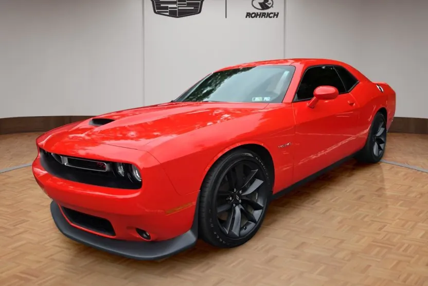 2022 Dodge Challenger R/T photo 1