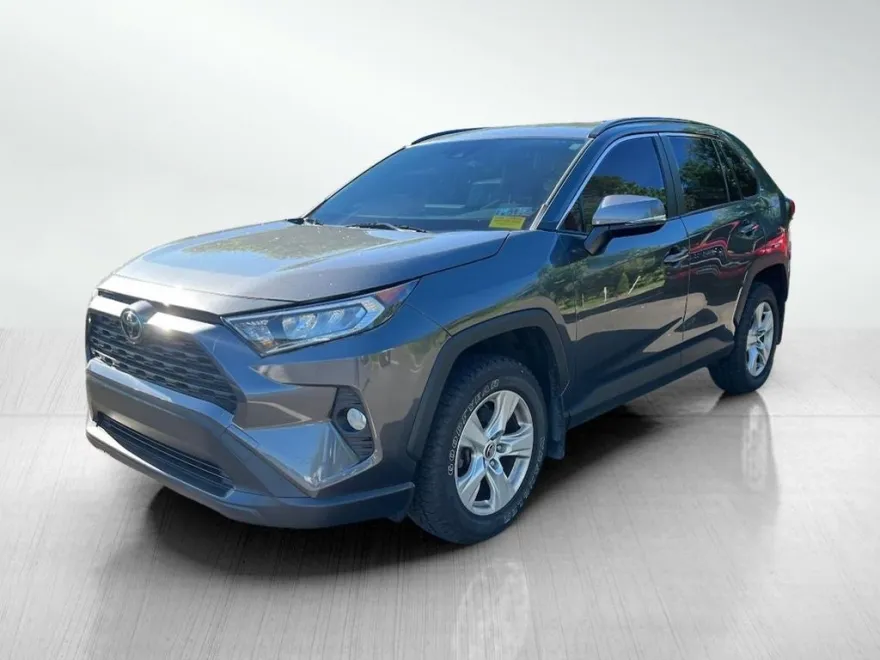 2020 Toyota RAV4 XLE photo 1