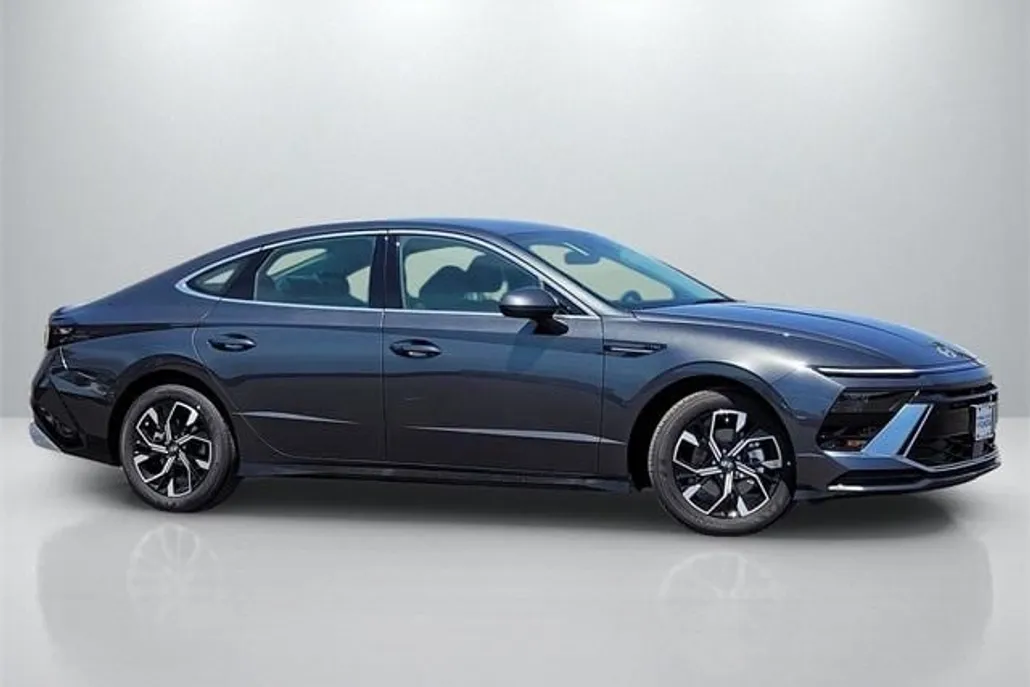 2025 Hyundai Sonata SEL photo 1