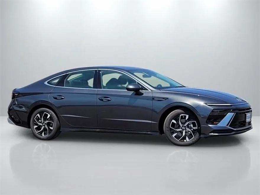 2025 Hyundai Sonata SEL photo 1