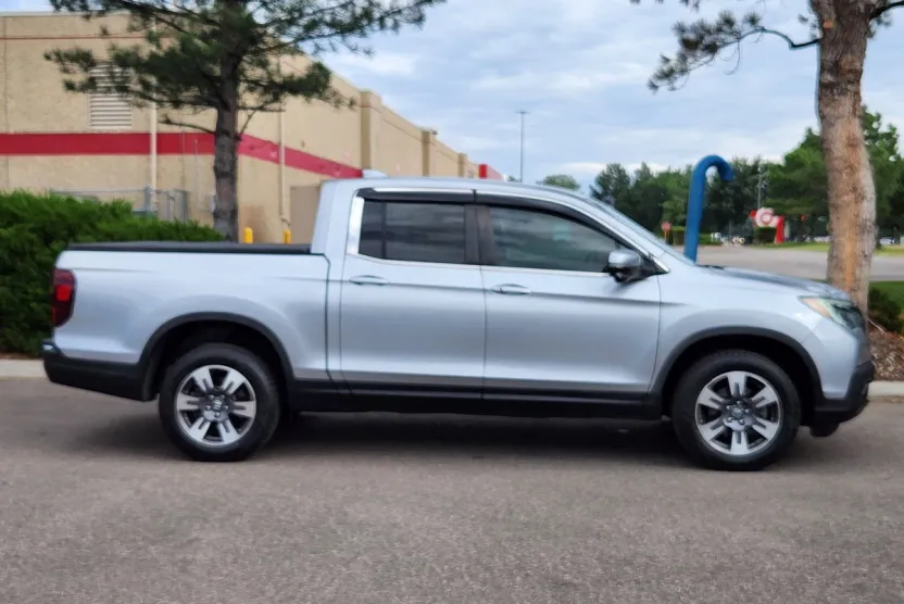 2017 Honda Ridgeline RTL-T photo 1