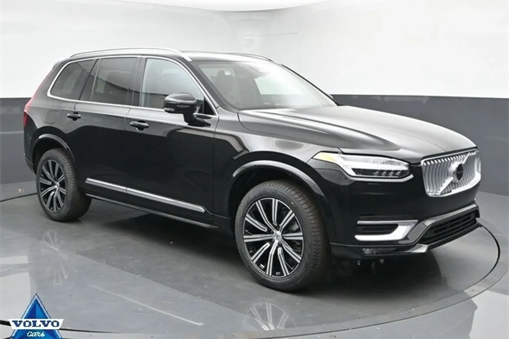 2025 Volvo XC90 Core photo 1