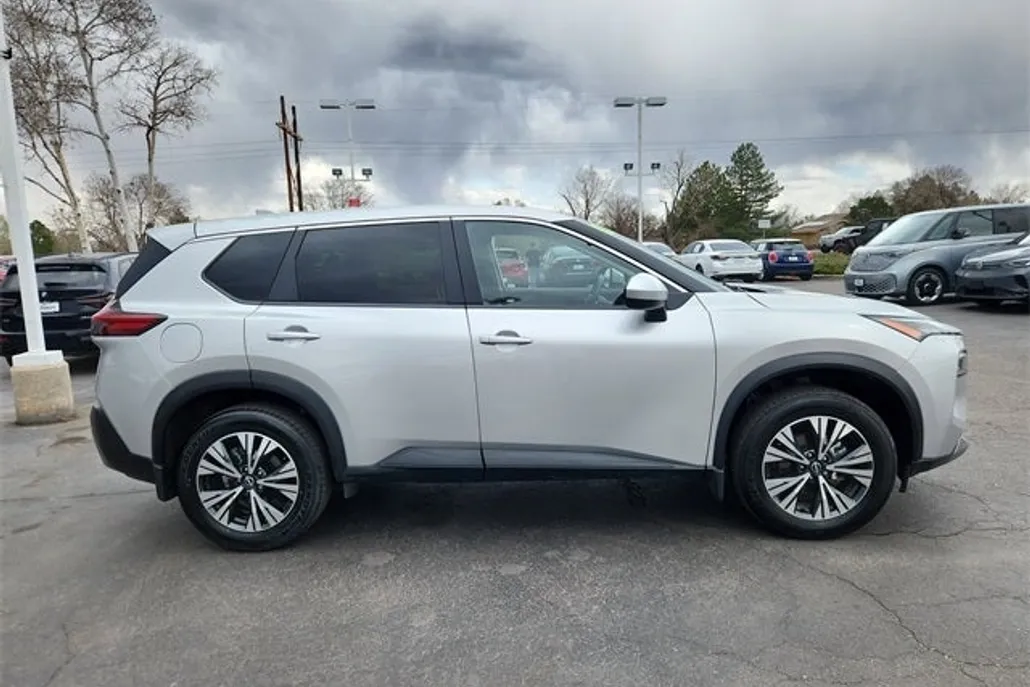2023 Nissan Rogue SV photo 1