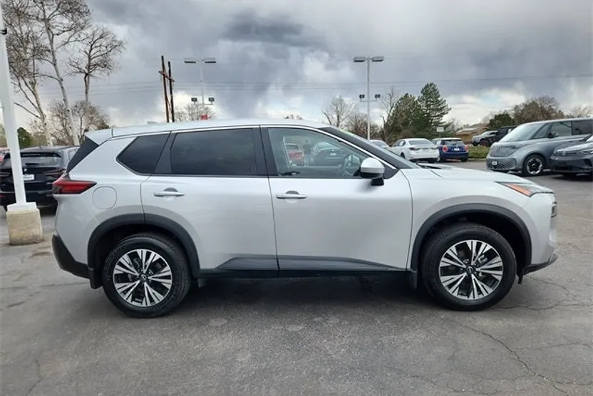 2023 Nissan Rogue SV photo 1
