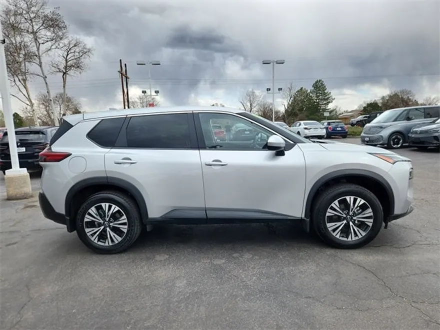 2023 Nissan Rogue SV photo 1