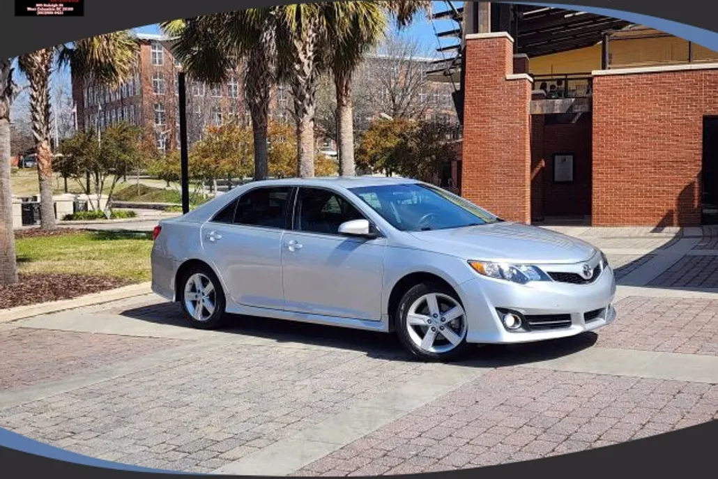 2014 Toyota Camry photo 1