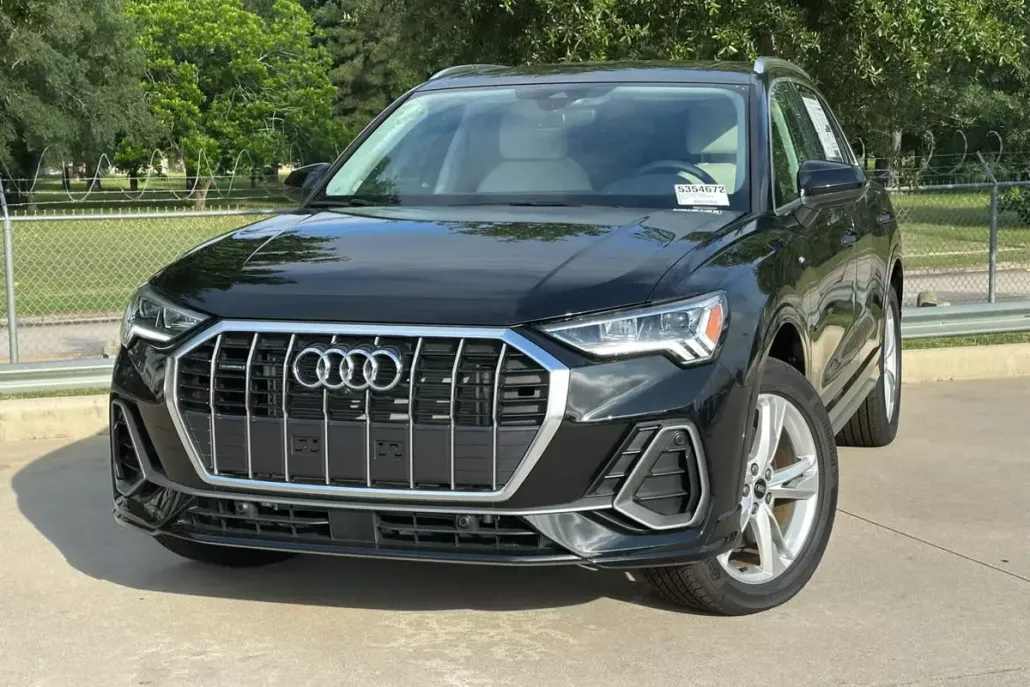 2024 Audi Q3 45 TFSI S line Premium photo 1