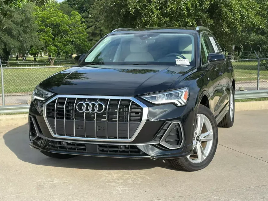 2024 Audi Q3 45 TFSI S line Premium photo 1
