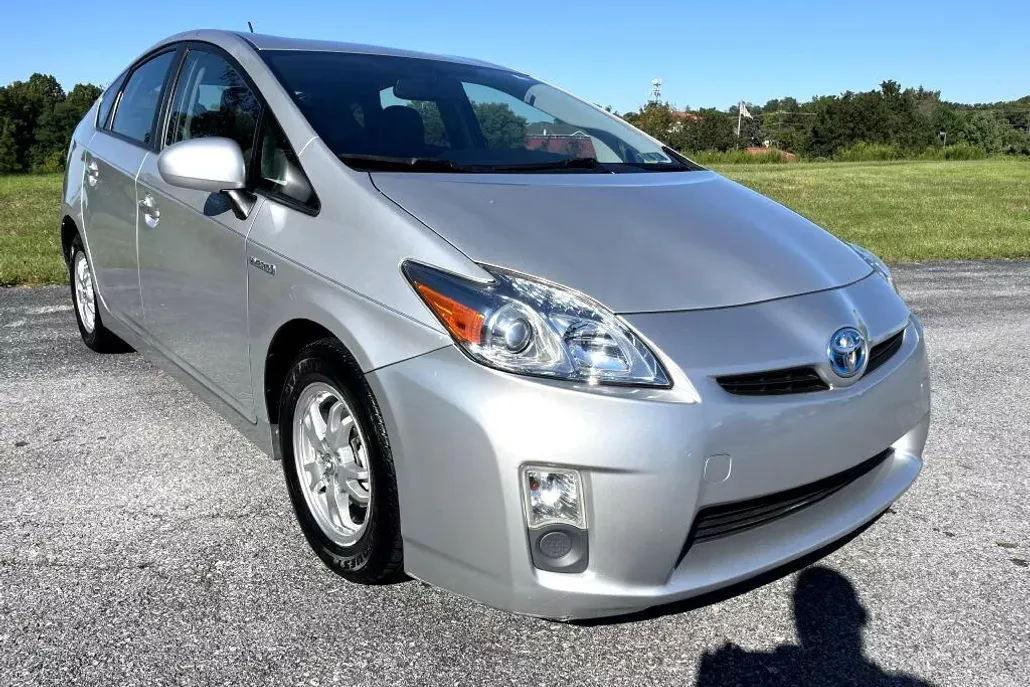 2010 Toyota Prius photo 1