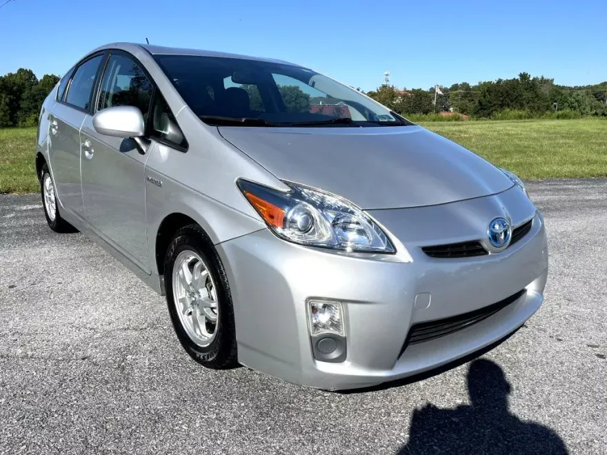 2010 Toyota Prius photo 1