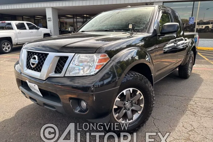 2017 Nissan Frontier SV photo 1