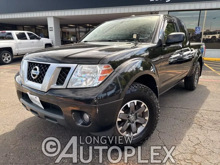 2017 Nissan Frontier SV photo 1