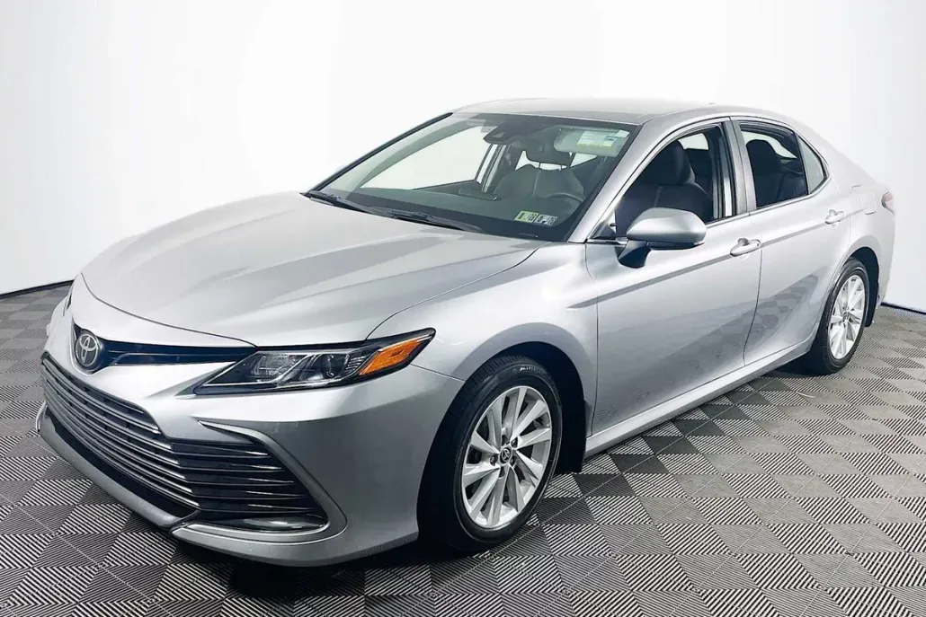 2022 Toyota Camry LE photo 1