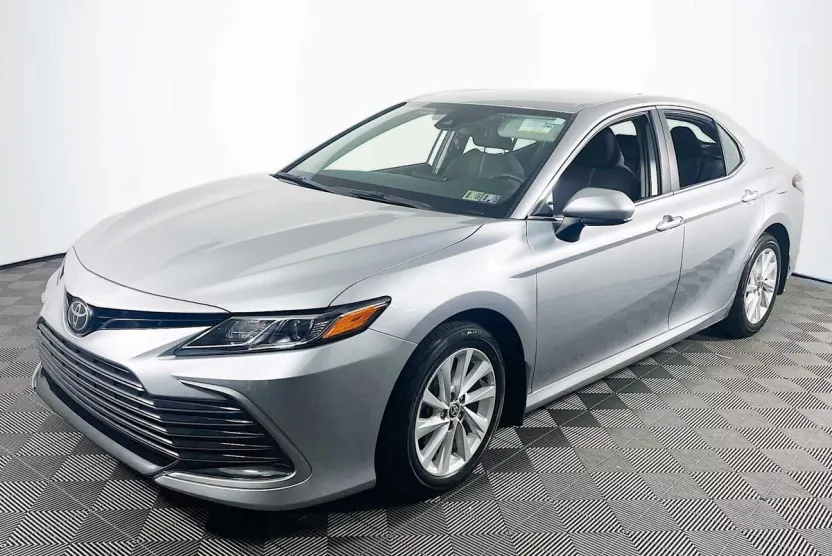 2022 Toyota Camry LE photo 1