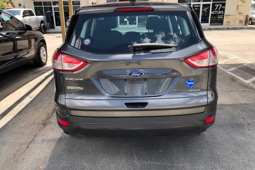 2015 Ford Escape S photo 1