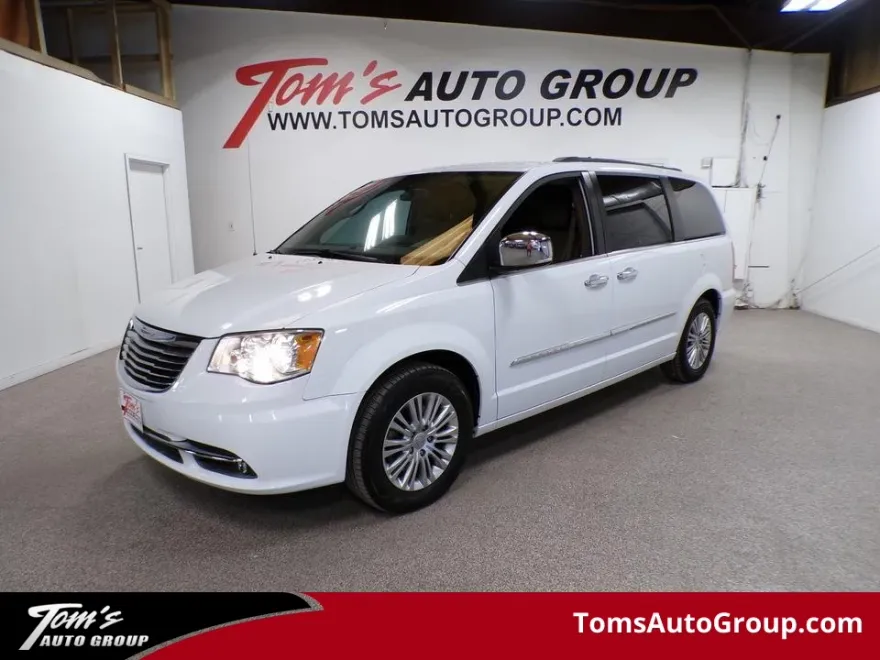 2015 Chrysler Town & Country photo 1