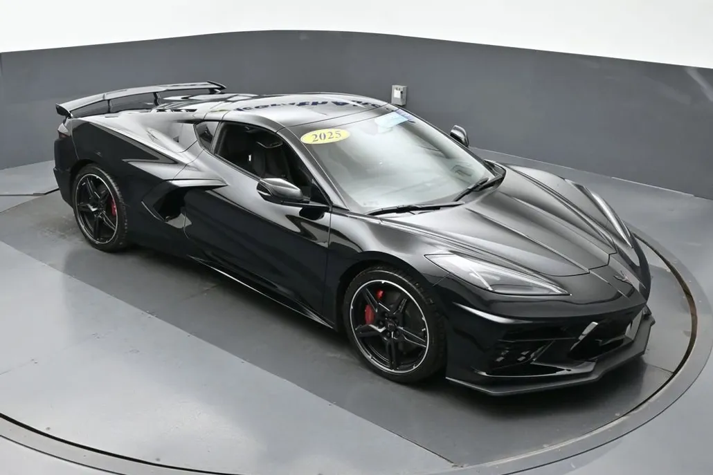 2025 Chevrolet Corvette Stingray 2LT photo 1