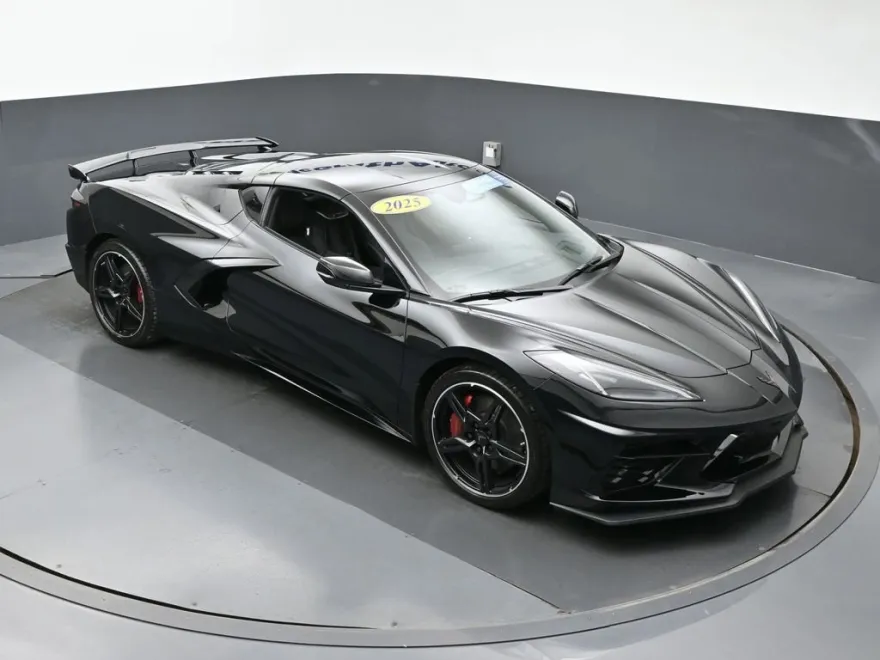 2025 Chevrolet Corvette Stingray 2LT photo 1