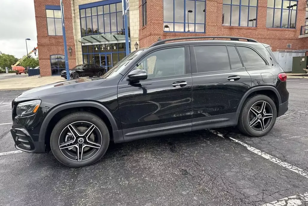 2024 Mercedes Benz GLB 250 4MATIC photo 1