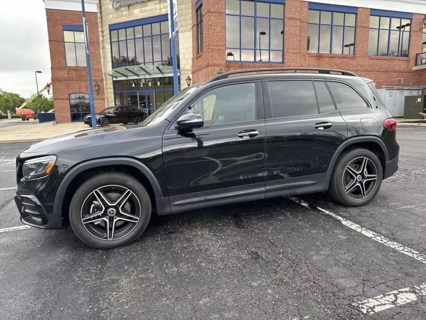 2024 Mercedes Benz GLB 250 4MATIC photo 1