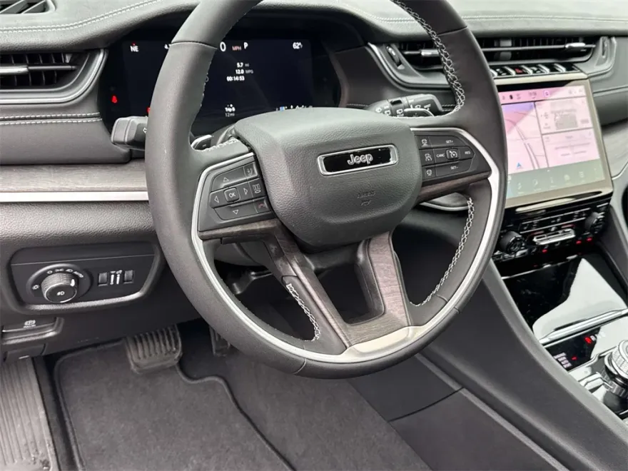 2025 Jeep Grand Cherokee Limited photo 1