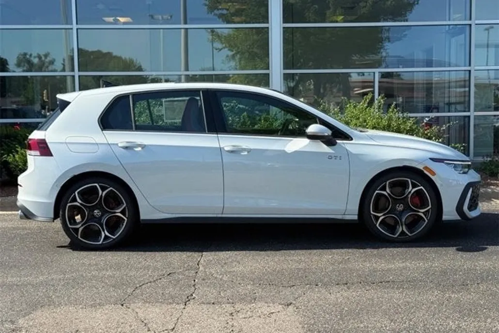 2025 Volkswagen Golf GTI Autobahn photo 1