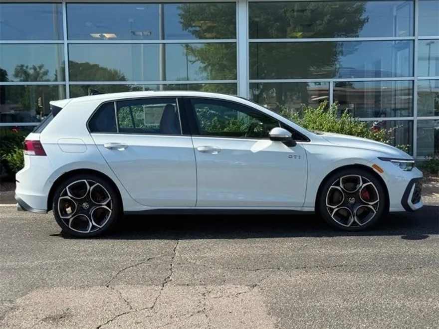2025 Volkswagen Golf GTI Autobahn photo 1
