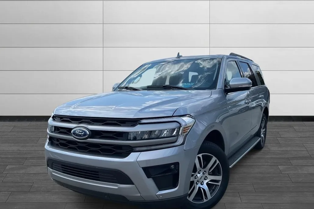 2023 Ford Expedition XLT photo 1